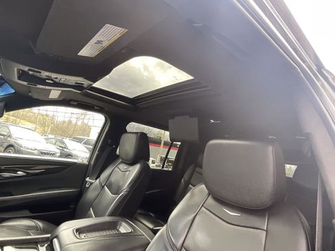 Used 2019 Cadillac Escalade ESV Platinum AWD/4WD image 16
