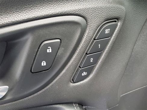 Used 2020 Buick Encore GX Essence image 9