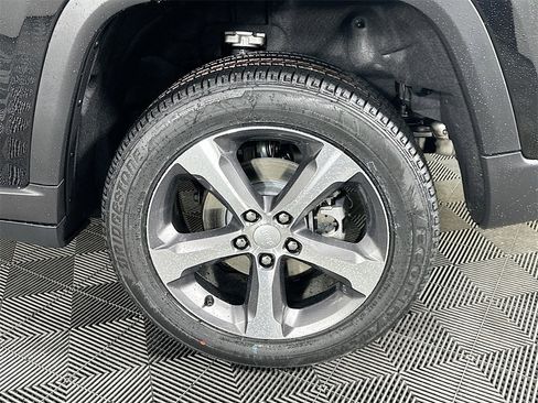 New 2025 Jeep Grand Cherokee Limited image 17