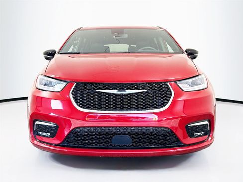 Used 2025 Chrysler Pacifica Select FWD image 29