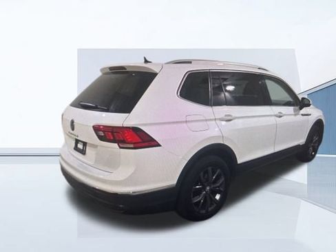 Used 2023 Volkswagen Tiguan SE image 2