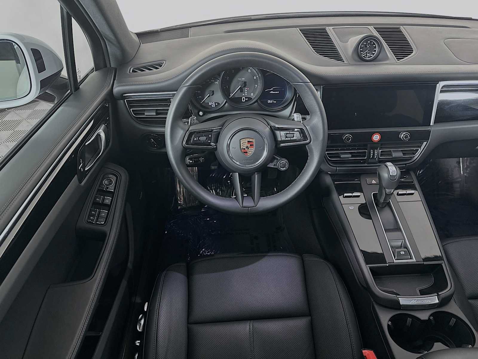 Certified 2025 Porsche Macan AWD/4WD image 25