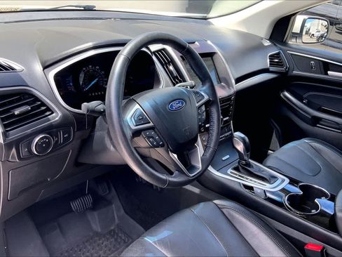 Used 2018 Ford Edge Titanium w/ Equipment Group 301A FWD image 2