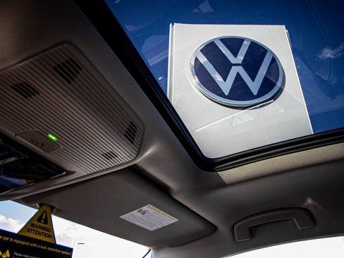 New 2026 Volkswagen Atlas SE image 2