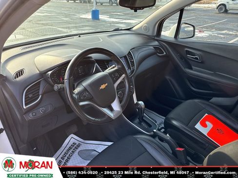 Used 2020 Chevrolet Trax LT w/ LT Convenience Package image 13