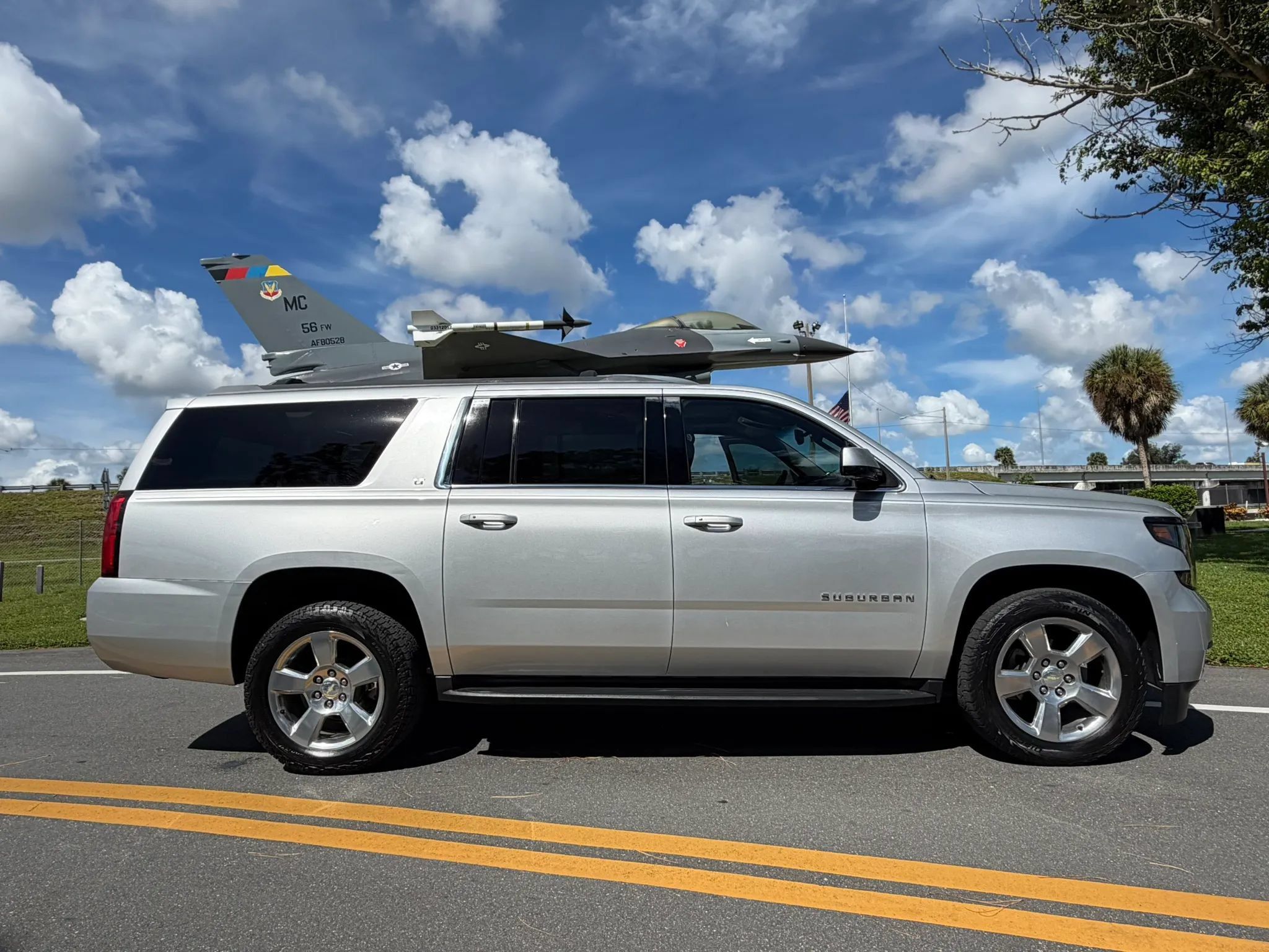 Used 2017 Chevrolet Suburban LT AWD/4WD image 1