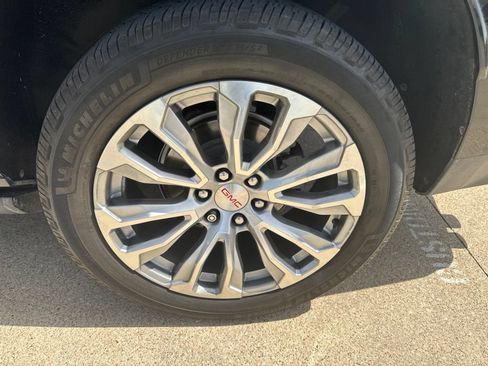 Used 2022 GMC Yukon Denali AWD/4WD image 4