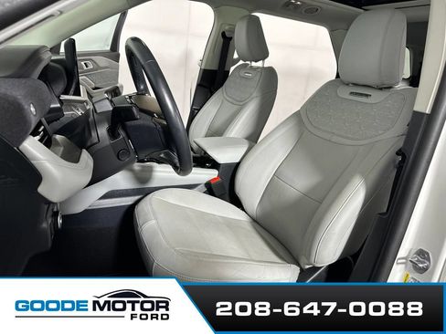 Used 2025 Ford Explorer Platinum w/ Ultimate Package AWD/4WD image 10