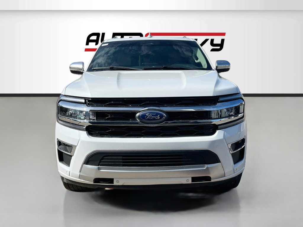 Used 2024 Ford Expedition Max Platinum AWD/4WD image 2