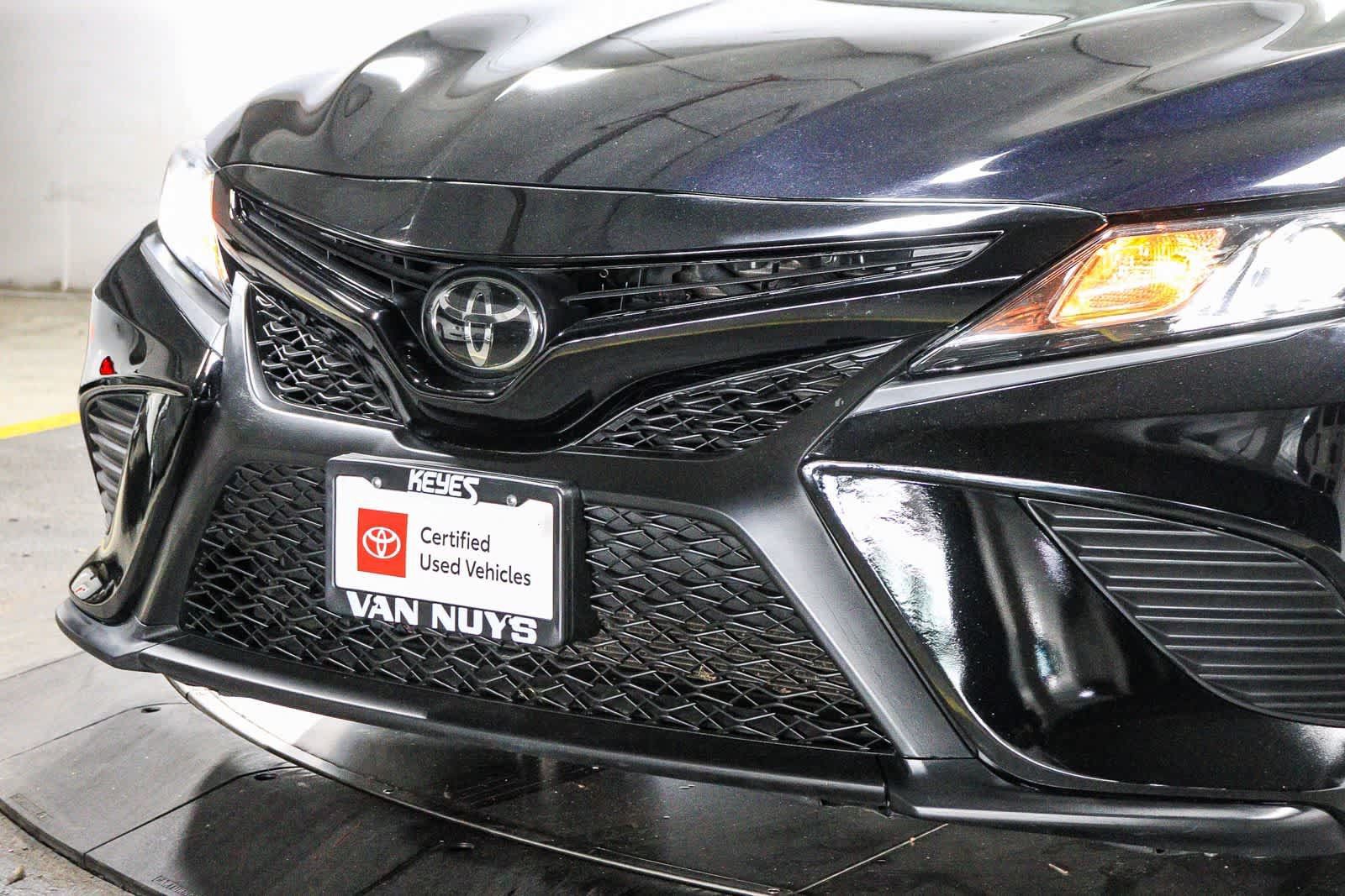 Used 2020 Toyota Camry SE w/ Carpet Mat Package FWD image 8
