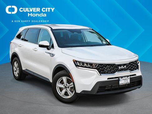 Used 2023 Kia Sorento LX image 1