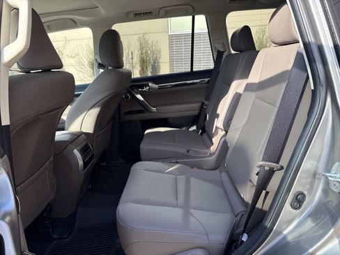 Used 2023 Lexus GX 460 Premium image 19