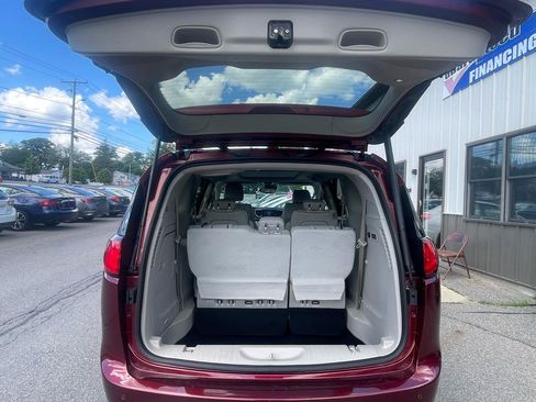 Used 2017 Chrysler Pacifica Limited w/ Advanced Safetytec Group FWD image 8