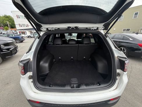Used 2025 Jeep Compass Trailhawk AWD/4WD image 11