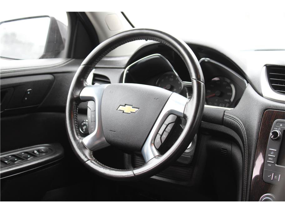 Used 2015 Chevrolet Traverse LT w/ Style and Technology Package FWD image 18