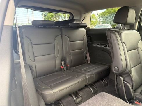 Used 2023 GMC Acadia SLT AWD/4WD image 13