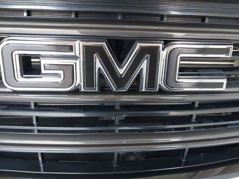 Used 2020 GMC Terrain SLE w/ Driver Convenience Package FWD image 32