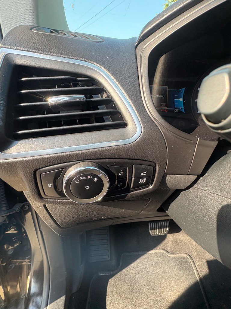 Used 2024 Ford Edge Titanium AWD/4WD image 19