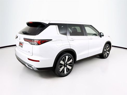 New 2026 Mitsubishi Outlander SE image 32