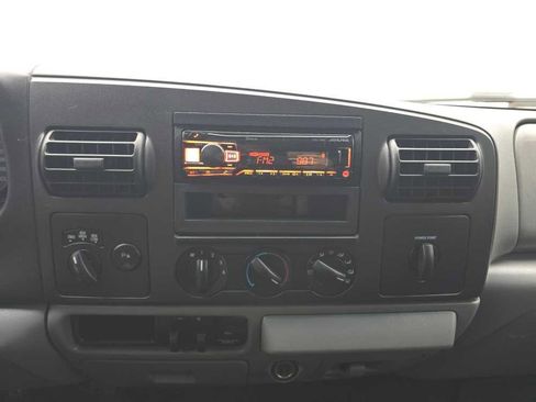 Used 2005 Ford F250 XL AWD/4WD image 13