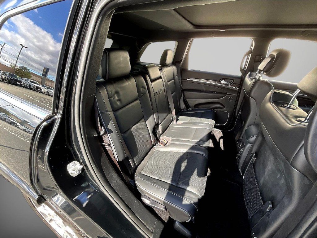 Used 2020 Jeep Grand Cherokee Overland AWD/4WD image 27