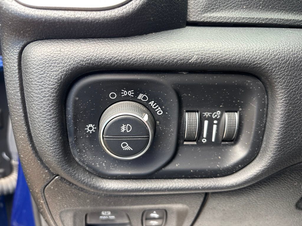 Used 2019 RAM 1500 Big Horn AWD/4WD image 12