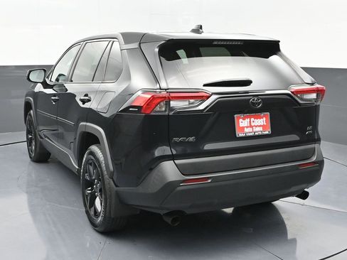 Certified 2022 Toyota RAV4 LE image 4