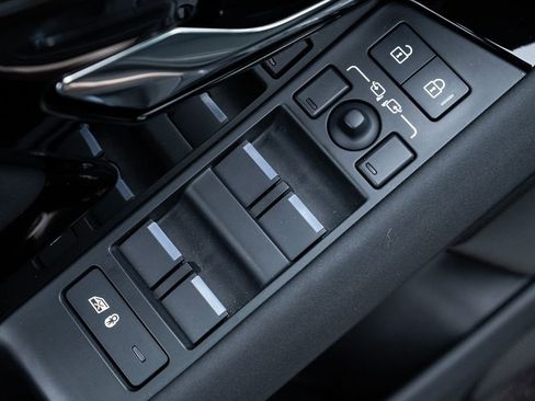 Used 2024 Land Rover Range Rover Evoque S image 19