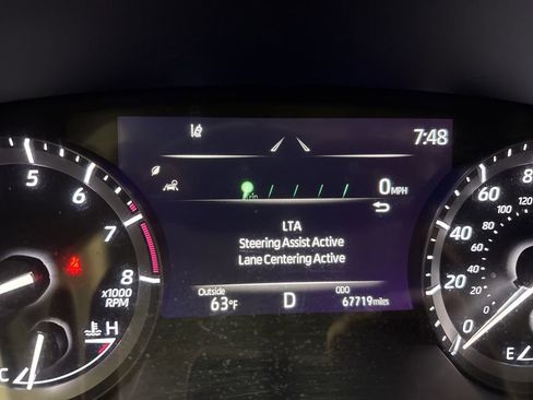 Used 2021 Toyota Highlander XLE AWD/4WD image 29