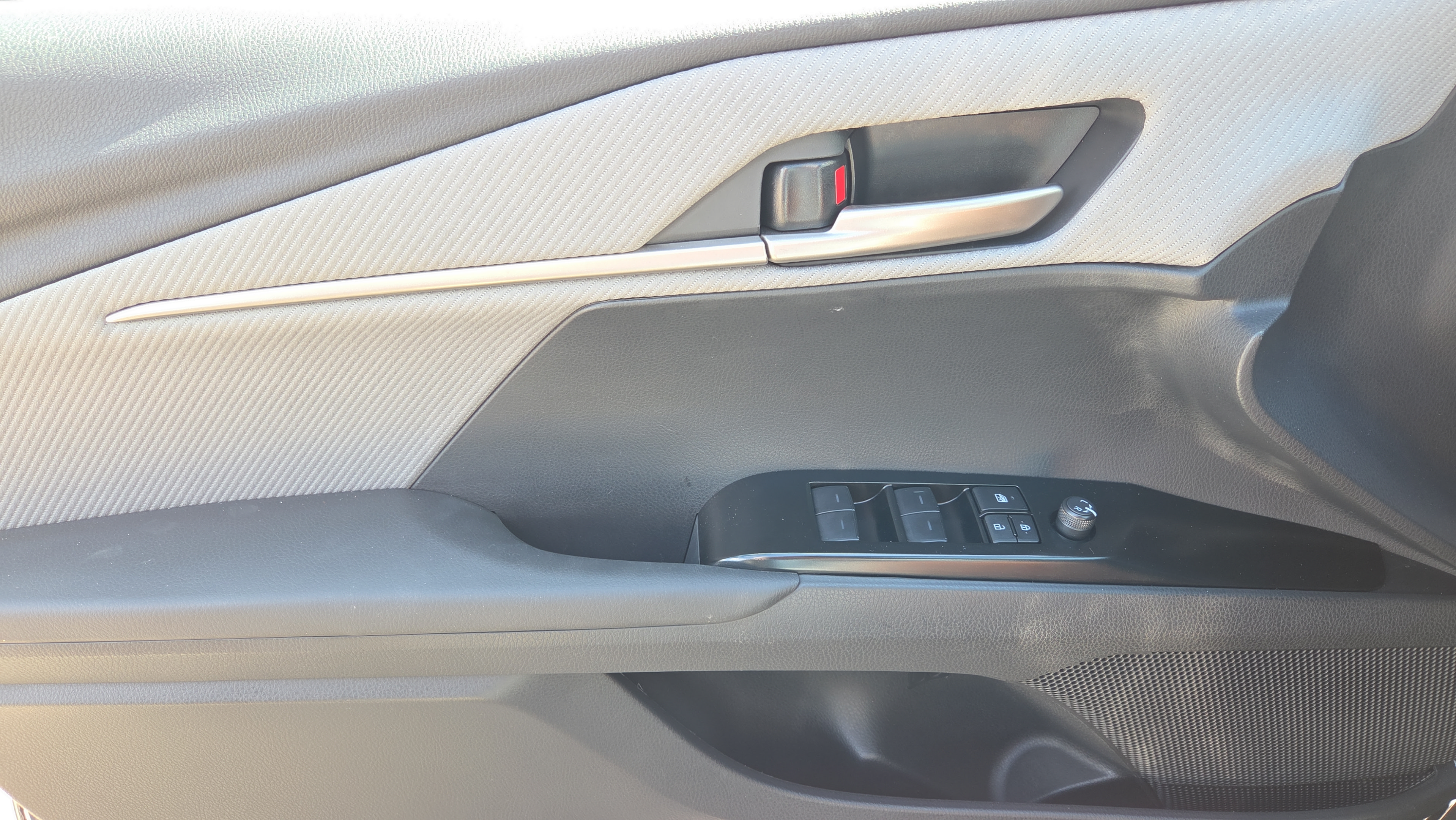 Certified 2025 Toyota Camry SE FWD image 16