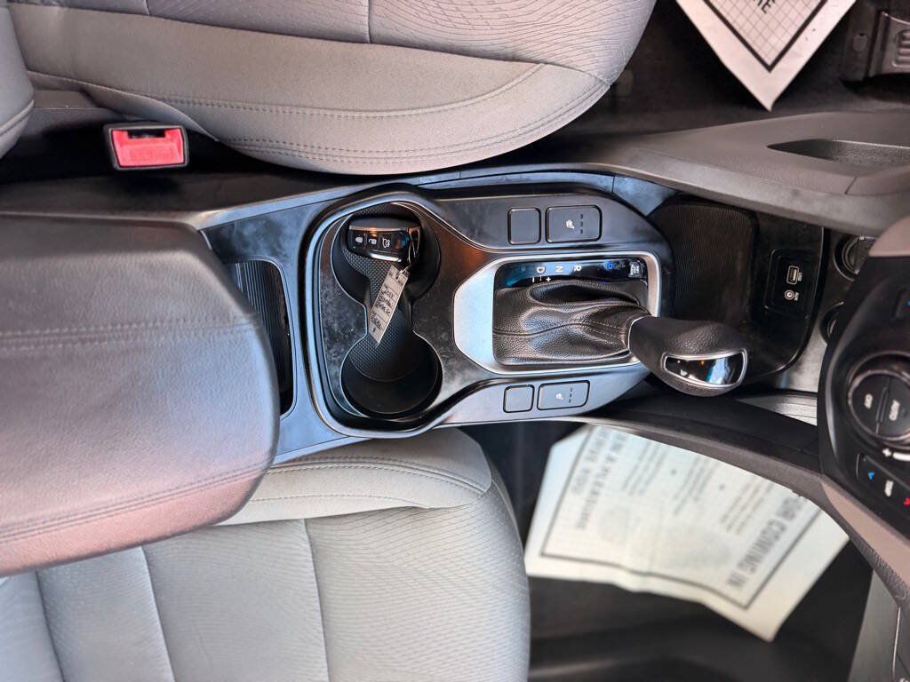 Used 2018 Hyundai Santa Fe Sport w/ 2.4L Value Package 02 FWD image 24