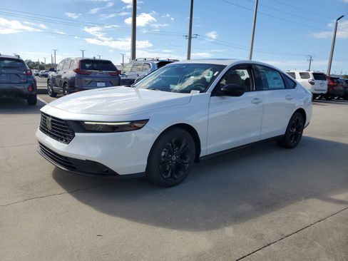 New 2025 Honda Accord SE image 2