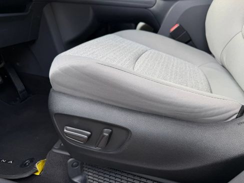 Used 2022 Toyota Sienna LE FWD image 13