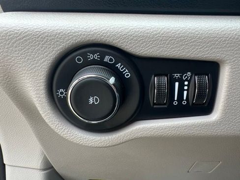 Certified 2024 Chrysler Pacifica Touring-L FWD image 20