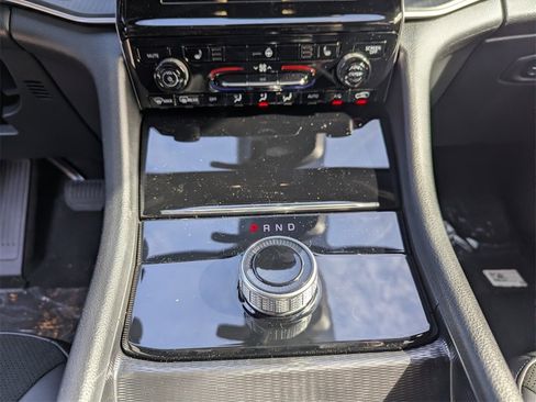 New 2025 Jeep Grand Cherokee Altitude image 16