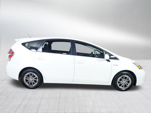 Used 2016 Toyota Prius V Two FWD image 8