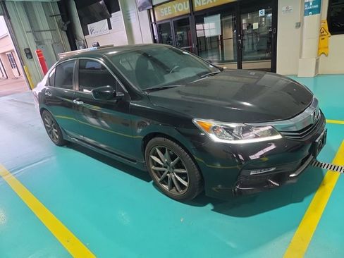 Used 2017 Honda Accord Sport image 3
