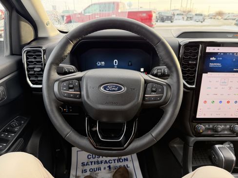 Used 2025 Ford Ranger Lariat w/ FX4 Off-Road Package image 9