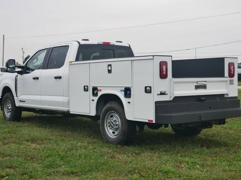 New 2025 Ford F250 XL w/ XL Chrome Package image 10