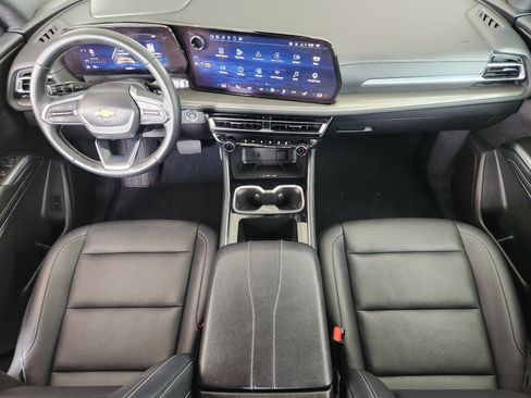 Used 2025 Chevrolet Traverse LT FWD image 27