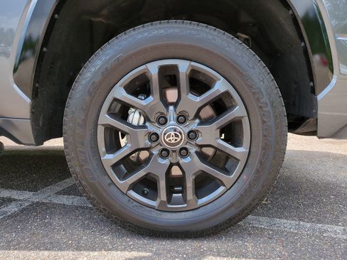 Used 2026 Toyota Tundra Platinum AWD/4WD image 11