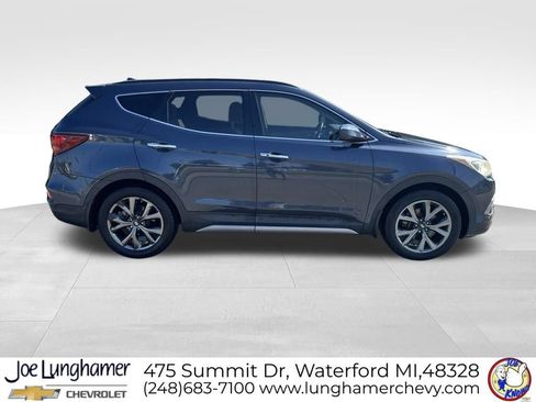 Used 2017 Hyundai Santa Fe Sport FWD image 2
