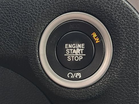 Used 2019 Chrysler 300 Limited RWD image 16