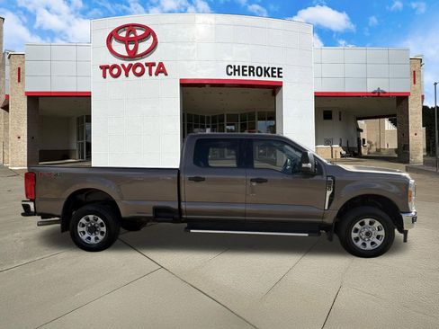 Used 2023 Ford F250 XLT w/ FX4 Off-Road Package image 4