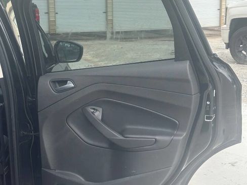 Used 2017 Ford Escape SE image 18