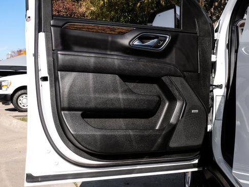 Used 2022 Chevrolet Suburban Premier image 45