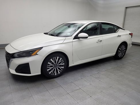 Used 2023 Nissan Altima 2.5 SV image 2