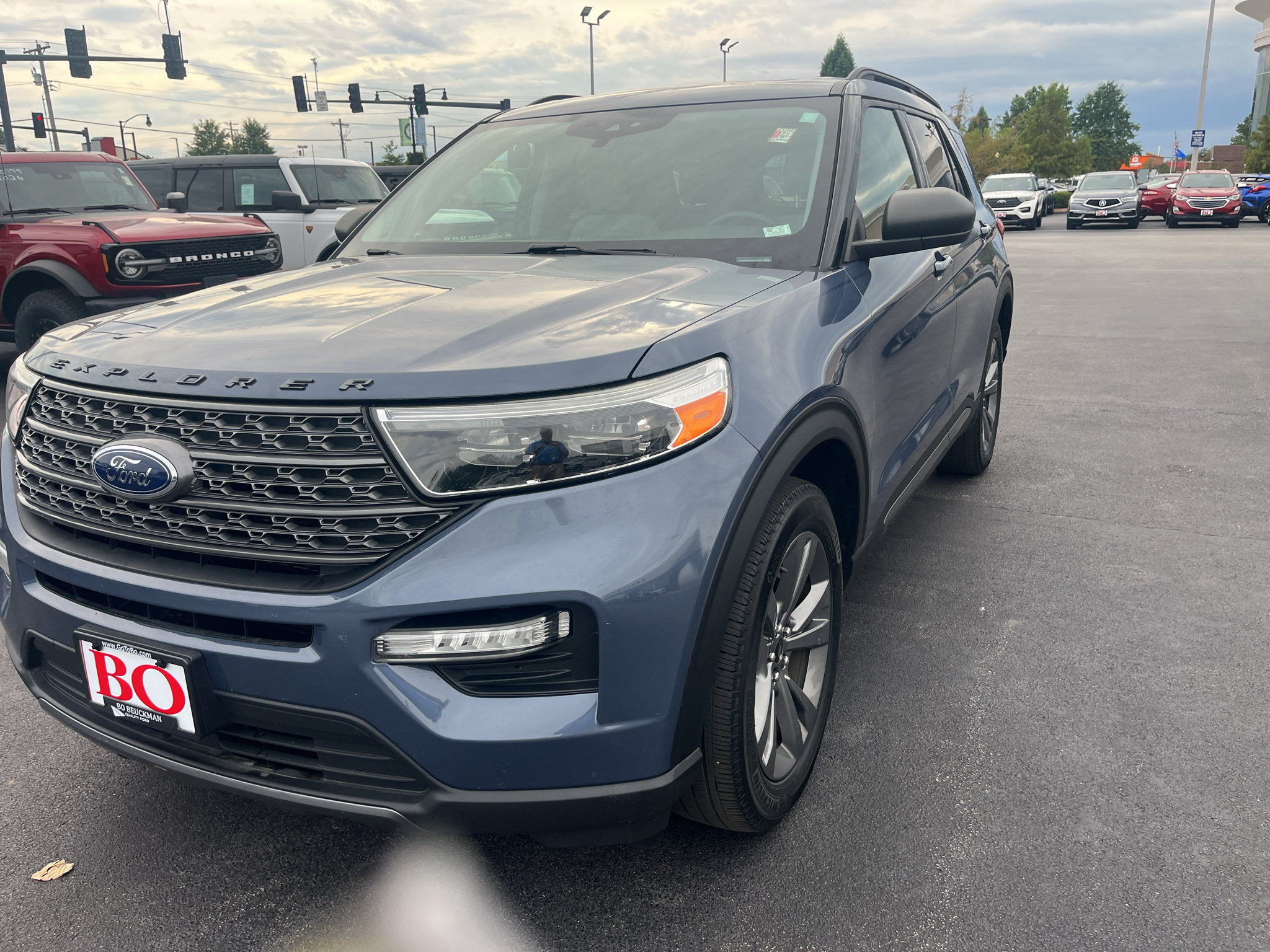 Used 2021 Ford Explorer XLT w/ Equipment Group 202A AWD/4WD image 3