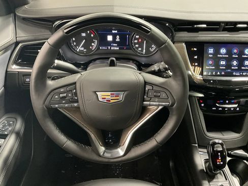 Used 2025 Cadillac XT6 Premium Luxury w/ Platinum Package AWD/4WD image 5