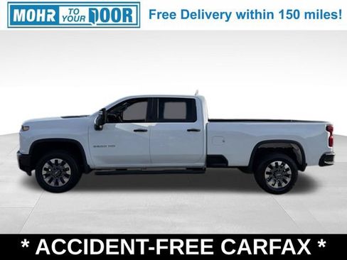 Used 2022 Chevrolet Silverado 2500 Custom RWD image 2